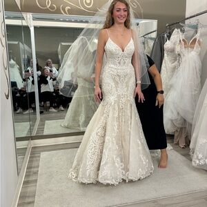 Elegant Lace Wedding Dress